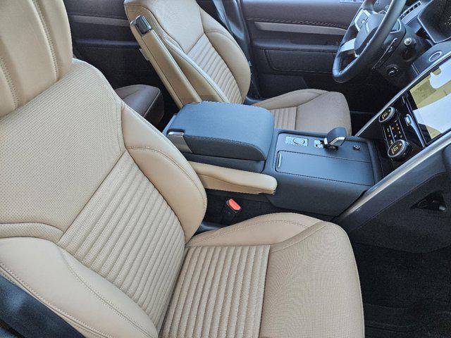 new 2025 Land Rover Discovery car, priced at $77,518