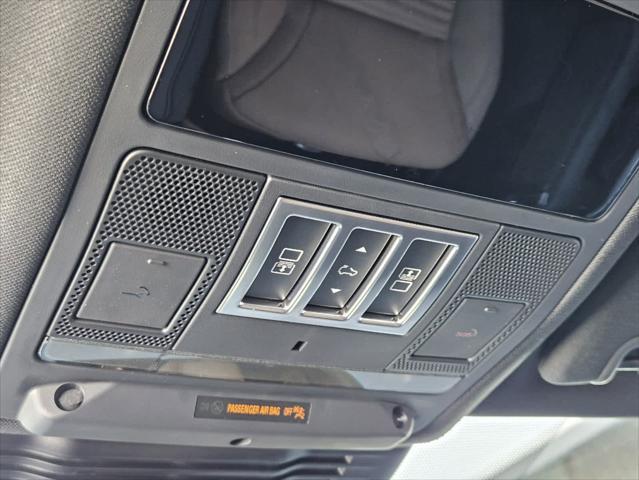 new 2025 Land Rover Discovery car, priced at $77,518