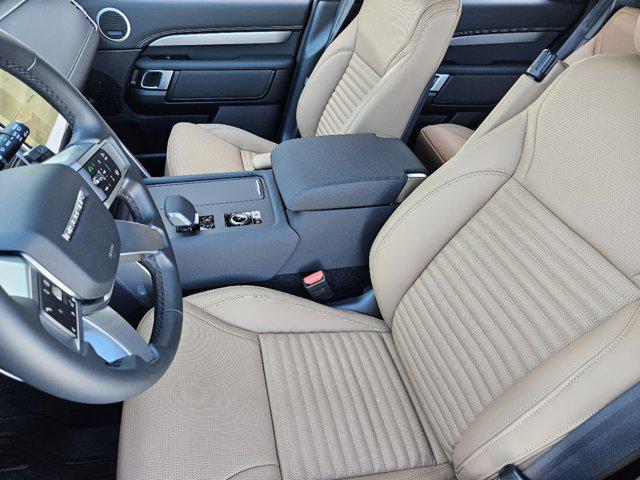 new 2025 Land Rover Discovery car, priced at $77,518