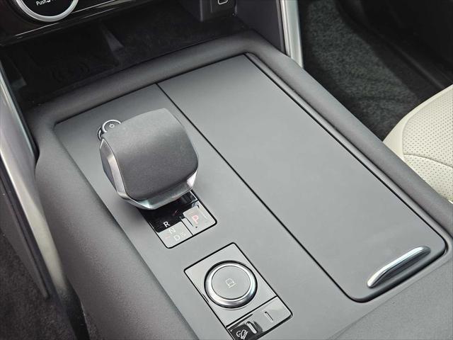 used 2024 Land Rover Discovery car, priced at $53,990