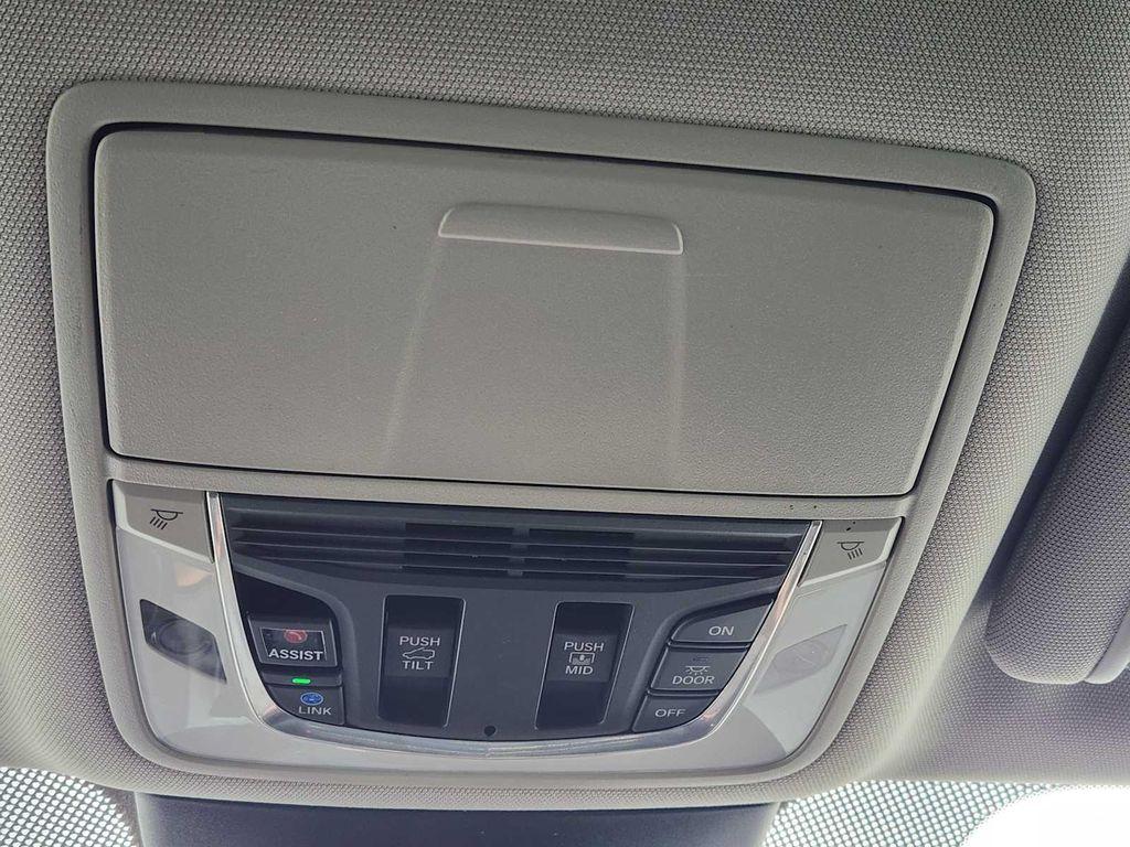 used 2022 Acura MDX car, priced at $28,990