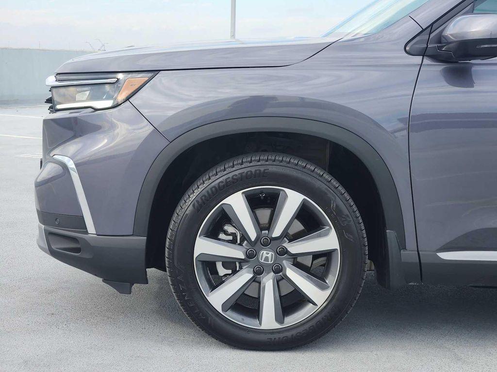 used 2025 Honda Pilot car, priced at $47,990