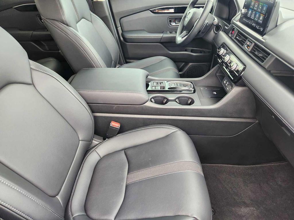 used 2025 Honda Pilot car, priced at $47,990