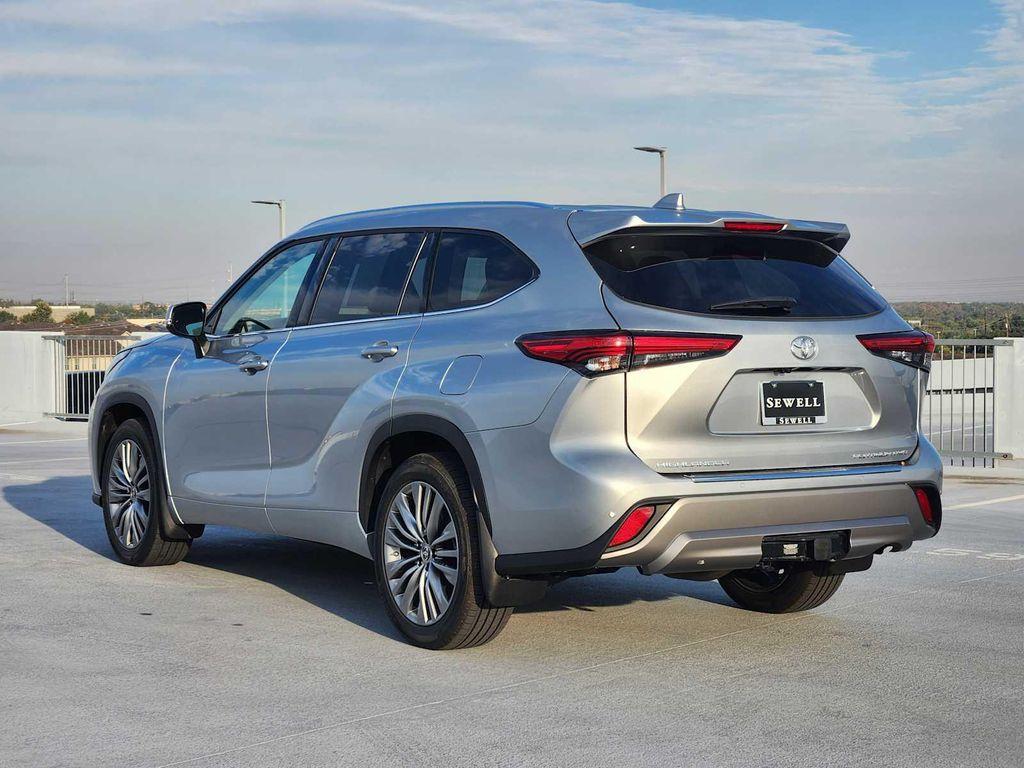 used 2021 Toyota Highlander car, priced at $35,990