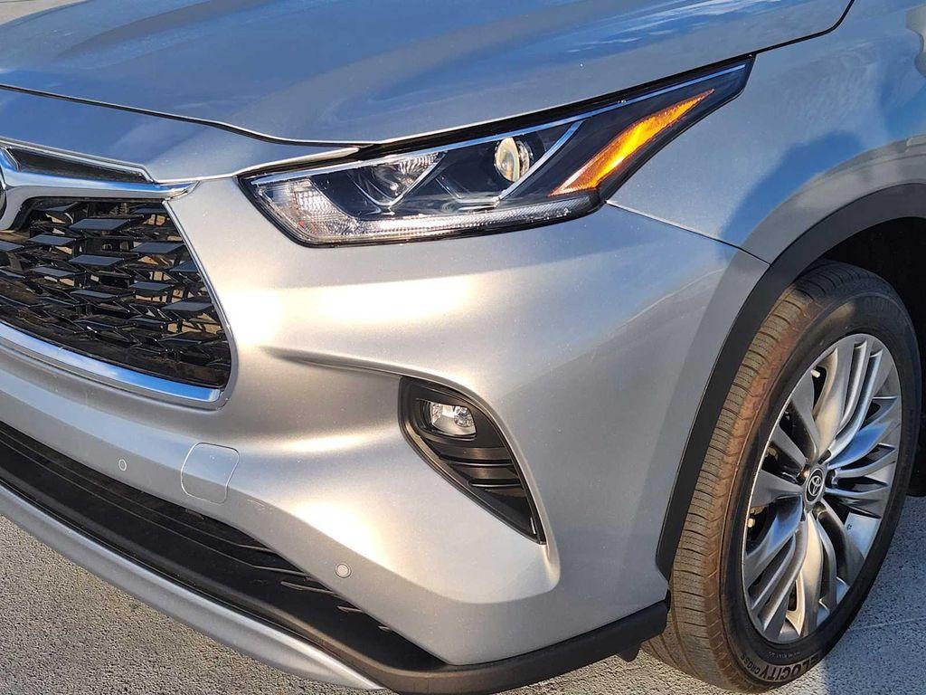 used 2021 Toyota Highlander car, priced at $35,990