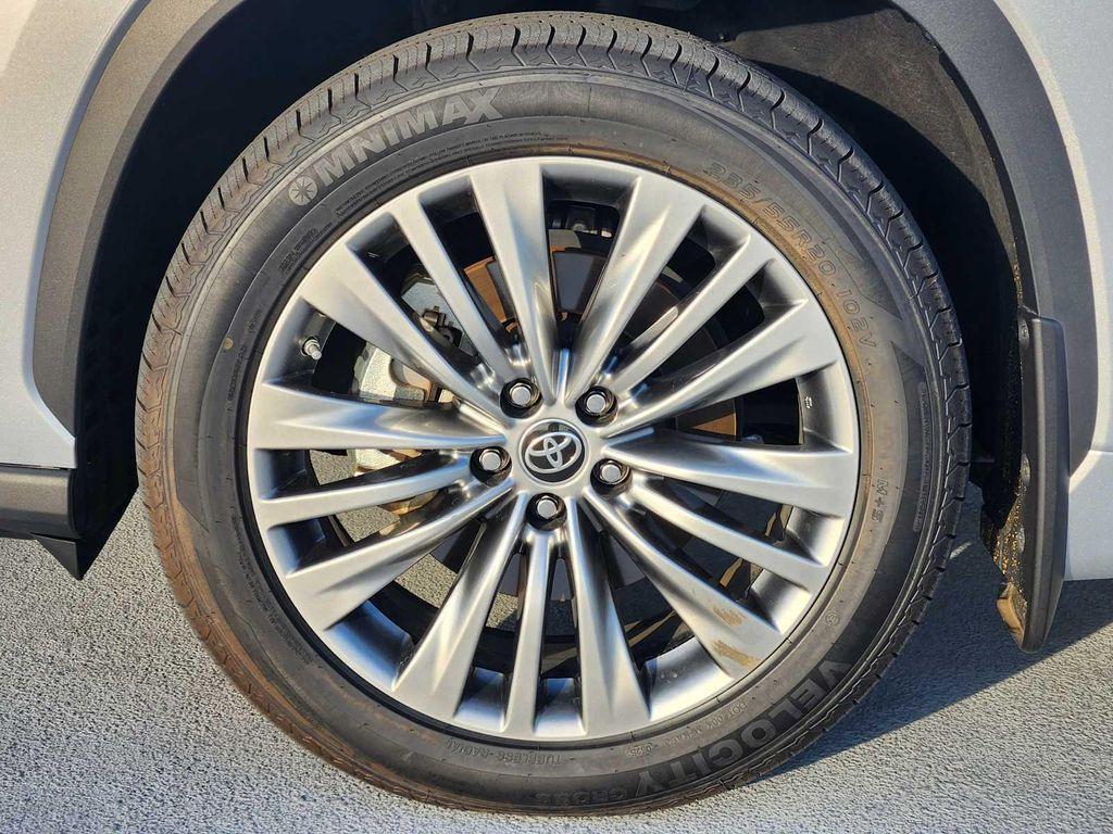 used 2021 Toyota Highlander car, priced at $35,990