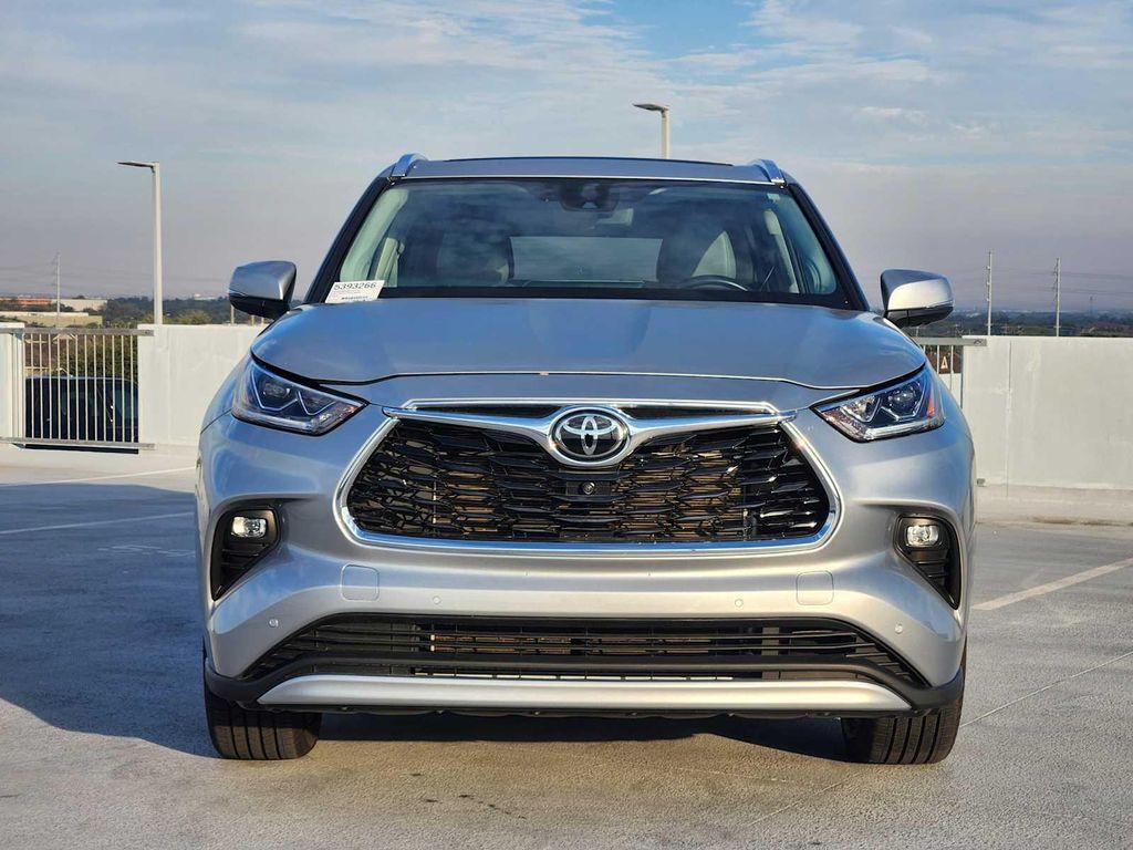 used 2021 Toyota Highlander car, priced at $35,990