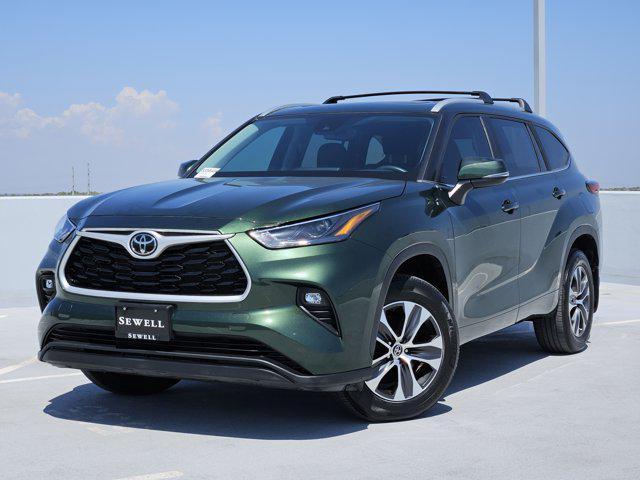 used 2023 Toyota Highlander car, priced at $38,990