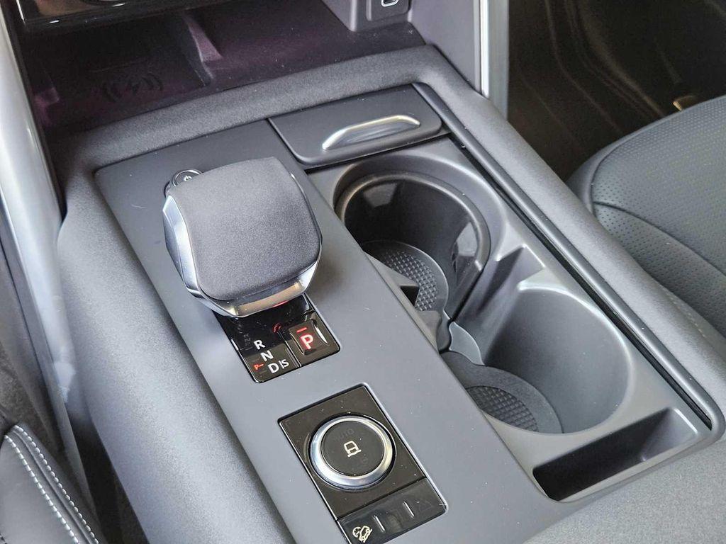 new 2025 Land Rover Discovery car, priced at $76,018