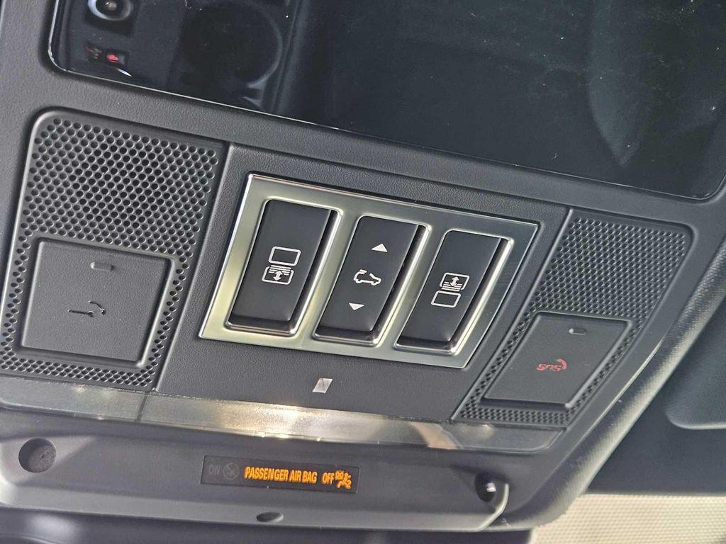new 2025 Land Rover Discovery car, priced at $76,018