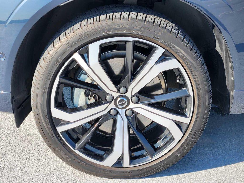 used 2022 Volvo XC60 car, priced at $37,990