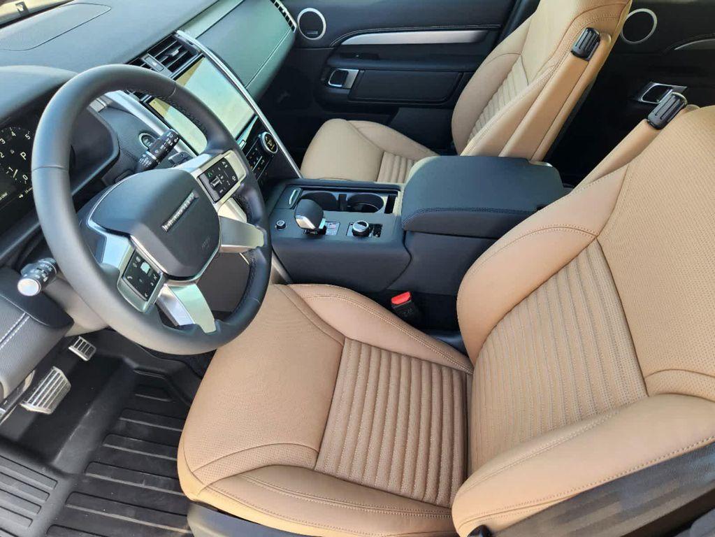 new 2025 Land Rover Discovery car, priced at $80,525