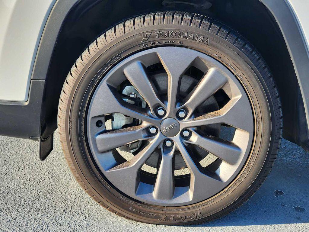 used 2021 Jeep Cherokee car, priced at $17,990