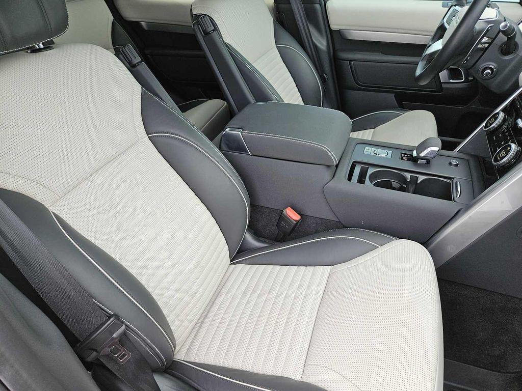 used 2024 Land Rover Discovery car, priced at $58,990