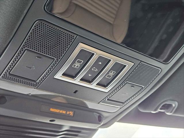 new 2025 Land Rover Discovery car, priced at $73,568