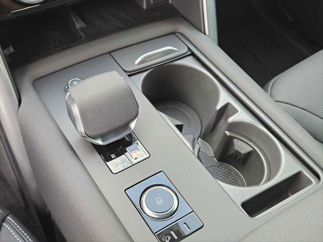 new 2025 Land Rover Discovery car, priced at $79,928