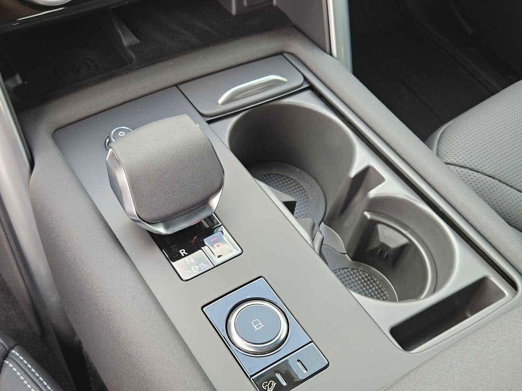 new 2025 Land Rover Discovery car, priced at $79,928