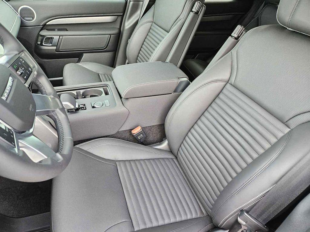 new 2025 Land Rover Discovery car, priced at $79,928