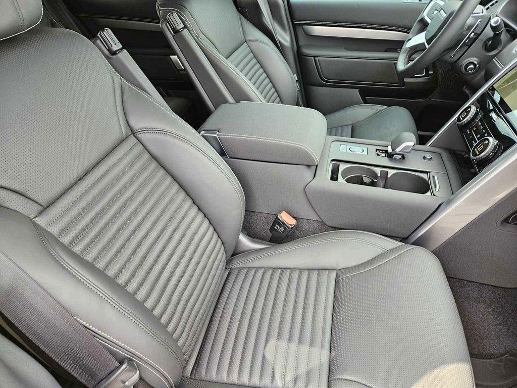 new 2025 Land Rover Discovery car, priced at $79,928
