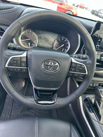 used 2022 Toyota Highlander car, priced at $32,990