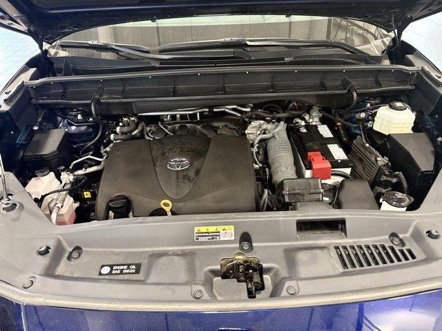used 2022 Toyota Highlander car, priced at $33,993