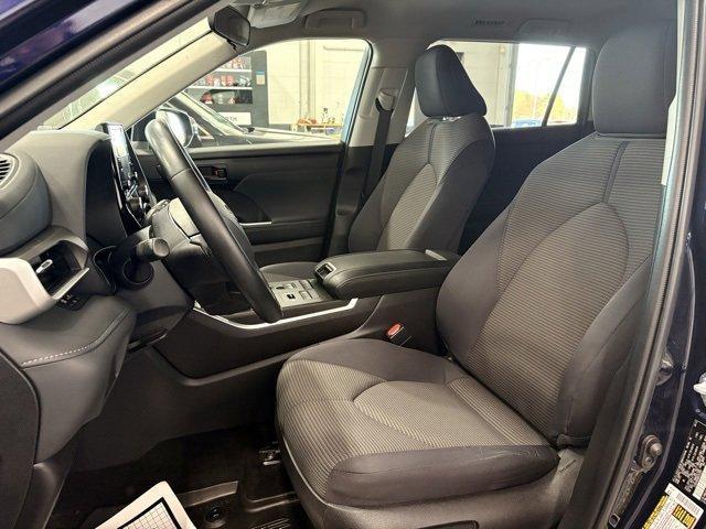 used 2022 Toyota Highlander car, priced at $33,993