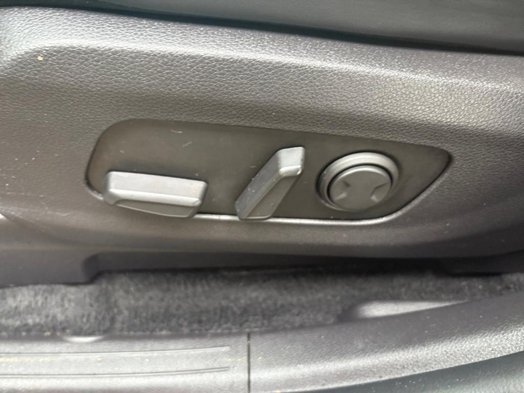 used 2023 Kia Carnival car, priced at $35,891
