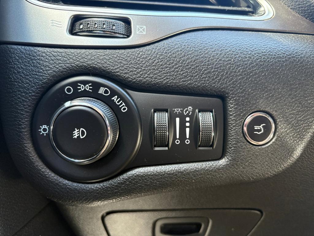 used 2019 Jeep Cherokee car, priced at $15,294