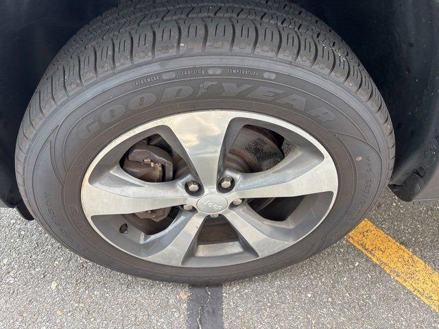 used 2019 Jeep Cherokee car, priced at $15,991
