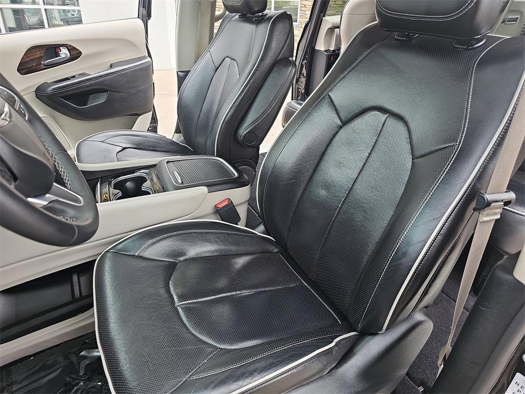 used 2022 Chrysler Pacifica car, priced at $24,998