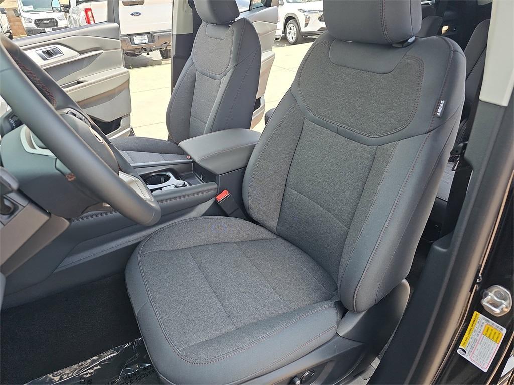 new 2025 Ford Explorer car, priced at $41,712