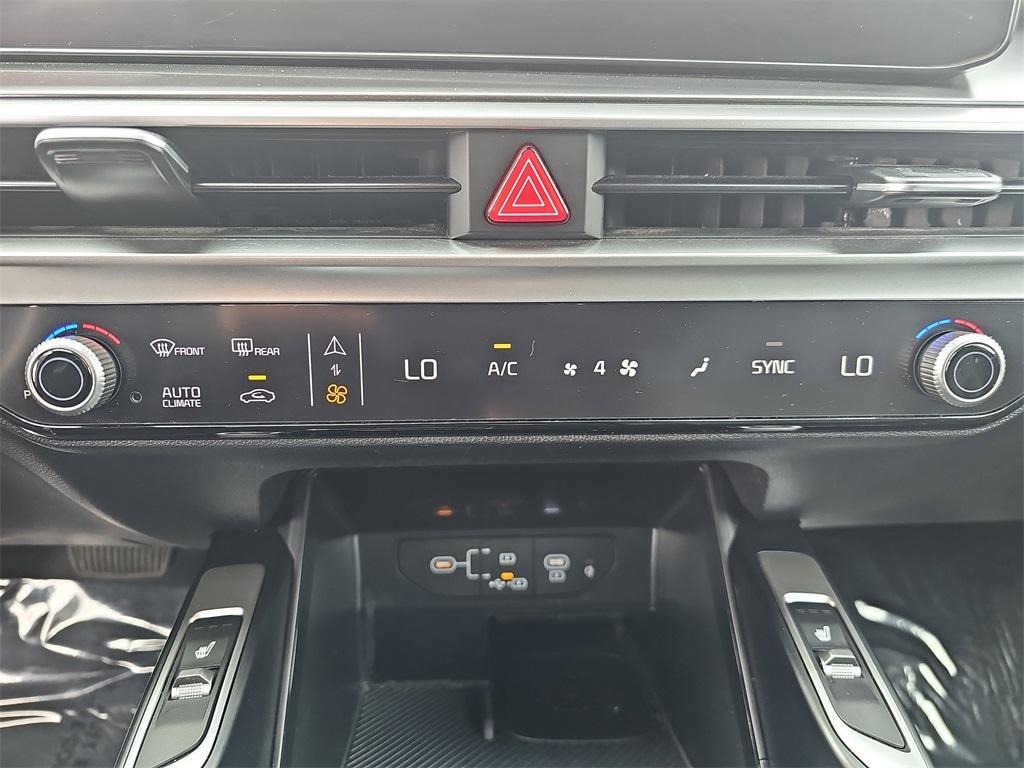 used 2024 Kia Sorento car, priced at $31,998