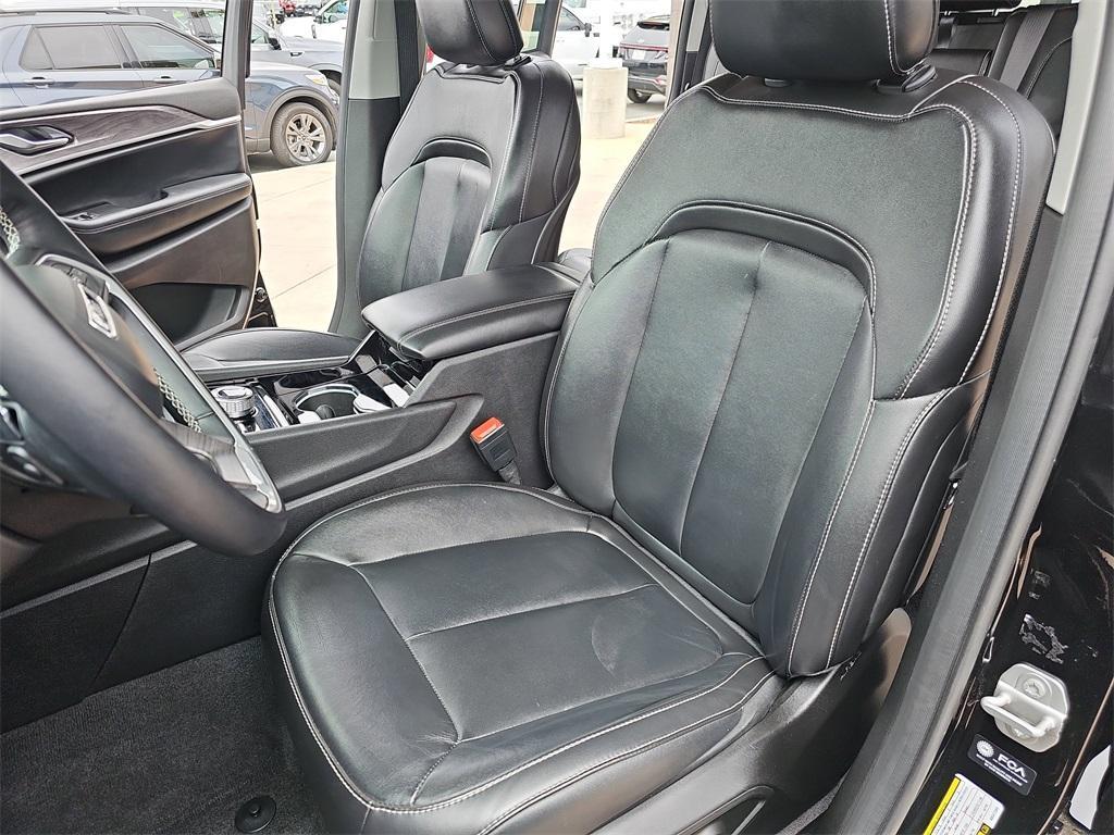 used 2022 Jeep Grand Cherokee car, priced at $33,998