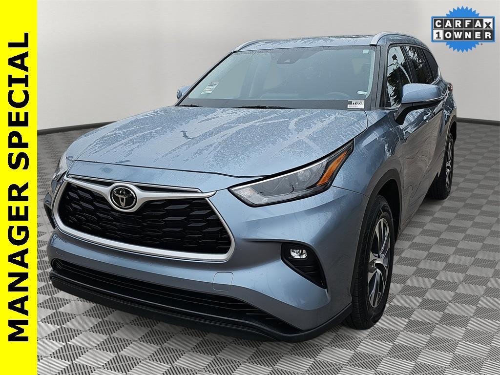 used 2022 Toyota Highlander car, priced at $31,994
