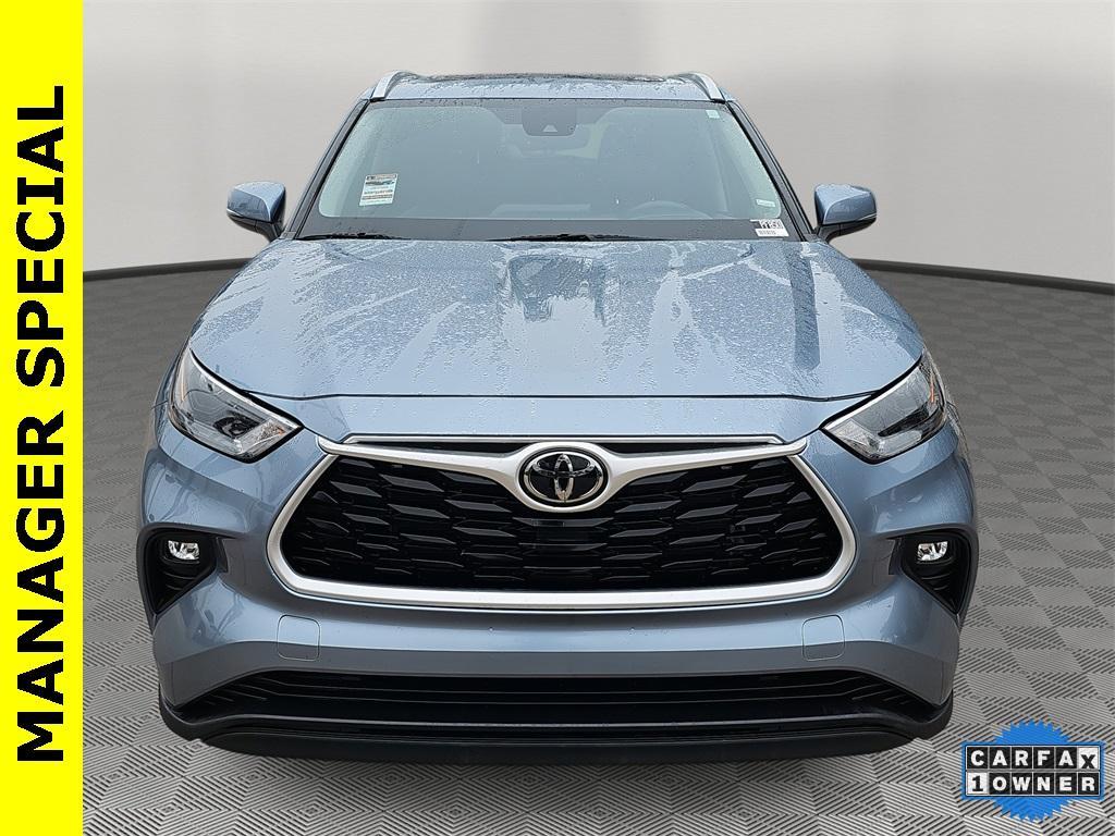 used 2022 Toyota Highlander car, priced at $31,997