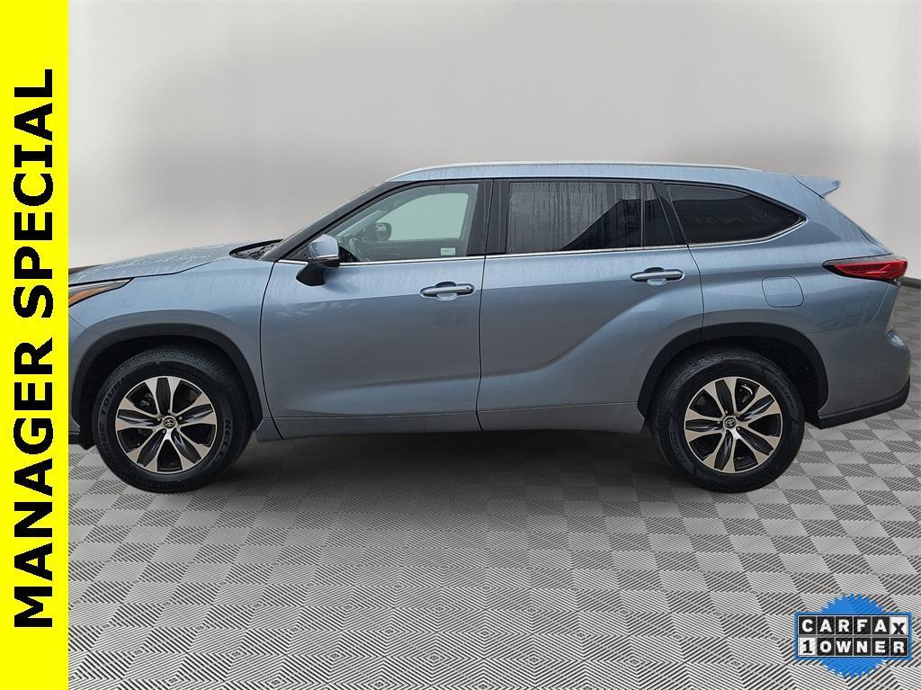 used 2022 Toyota Highlander car, priced at $31,997