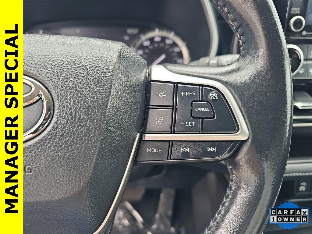 used 2022 Toyota Highlander car, priced at $31,997