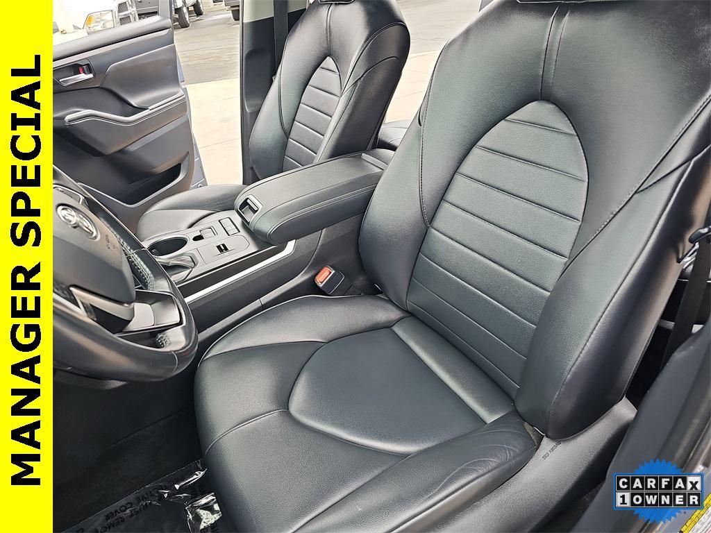 used 2022 Toyota Highlander car, priced at $31,997