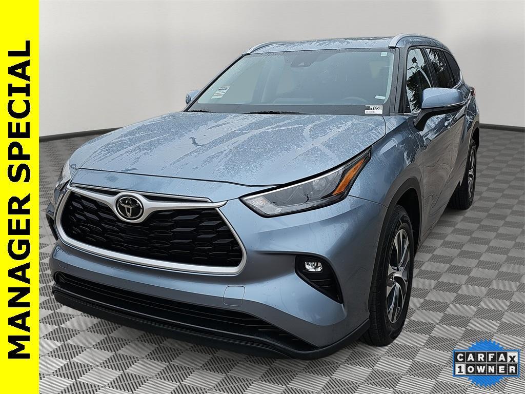 used 2022 Toyota Highlander car, priced at $31,997