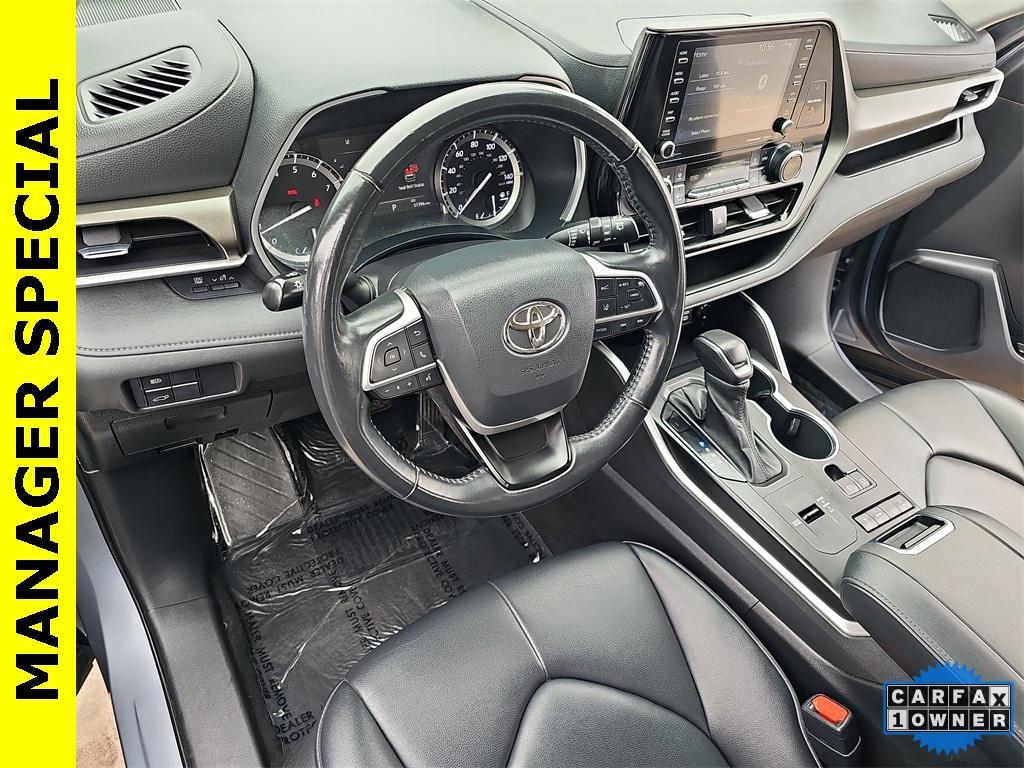 used 2022 Toyota Highlander car, priced at $31,997