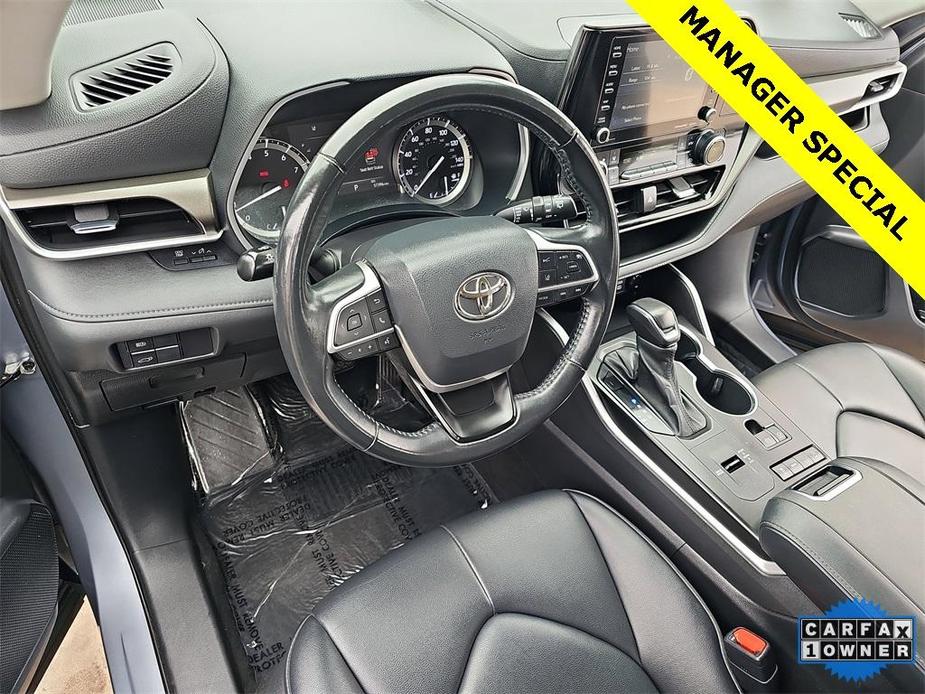 used 2022 Toyota Highlander car, priced at $32,988