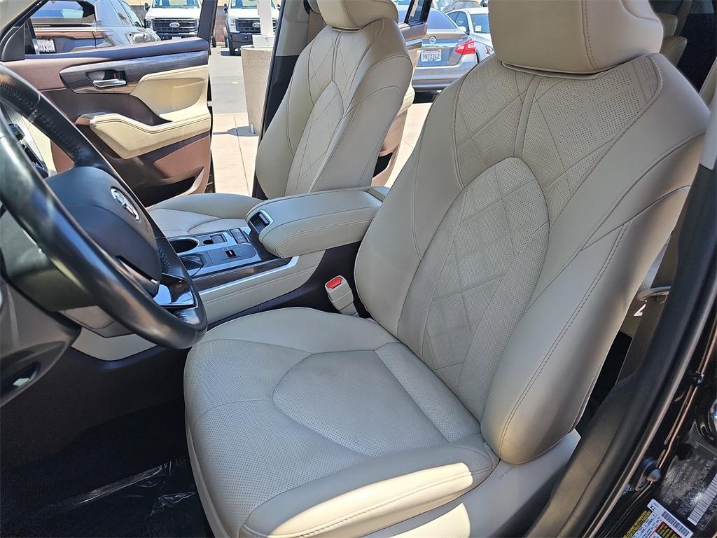 used 2021 Toyota Highlander Hybrid car, priced at $40,674