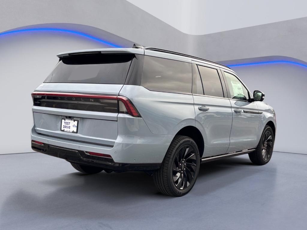 new 2025 Lincoln Navigator car, priced at $107,133