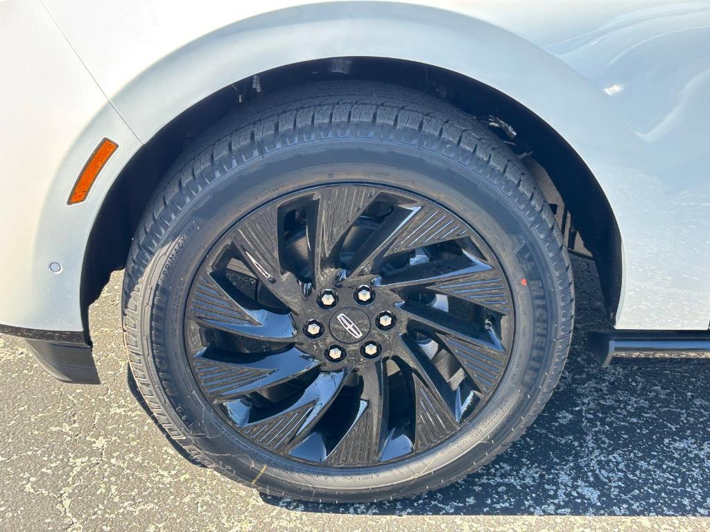 new 2025 Lincoln Navigator car, priced at $104,438
