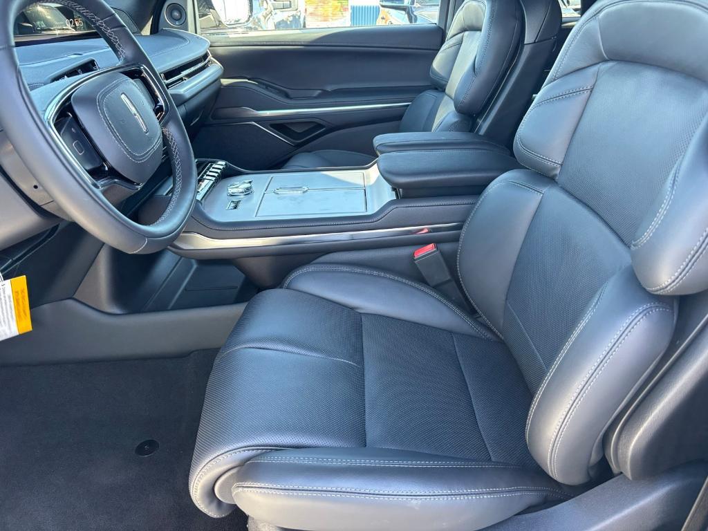 new 2025 Lincoln Navigator car, priced at $104,438