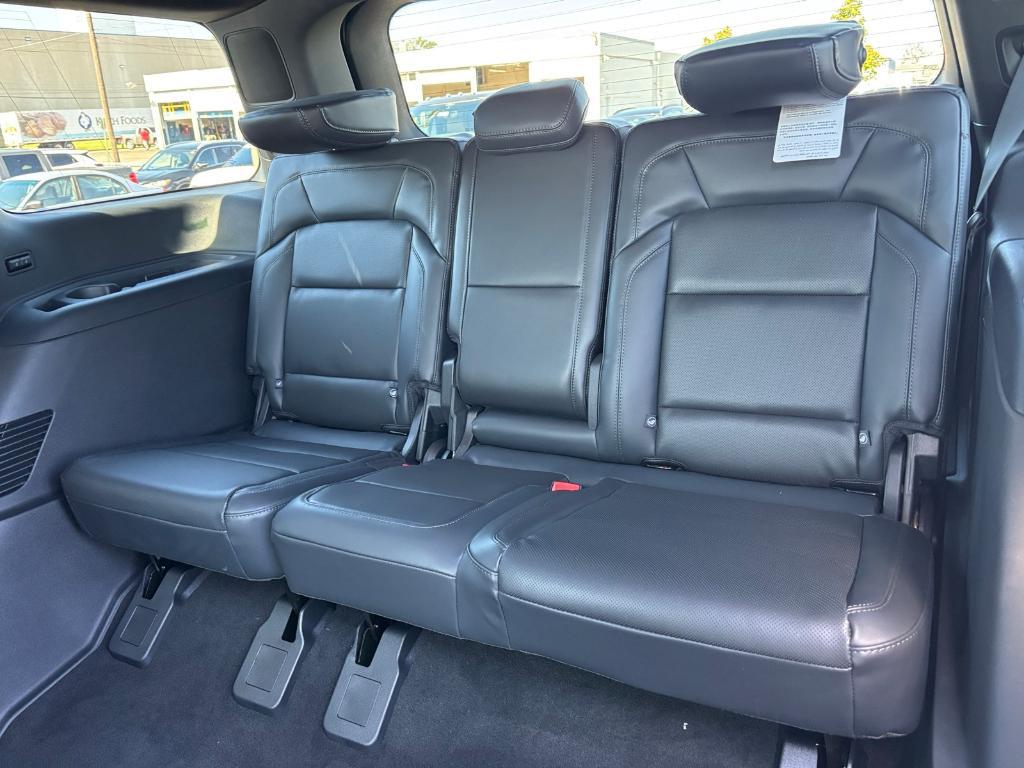 new 2025 Lincoln Navigator car, priced at $104,438