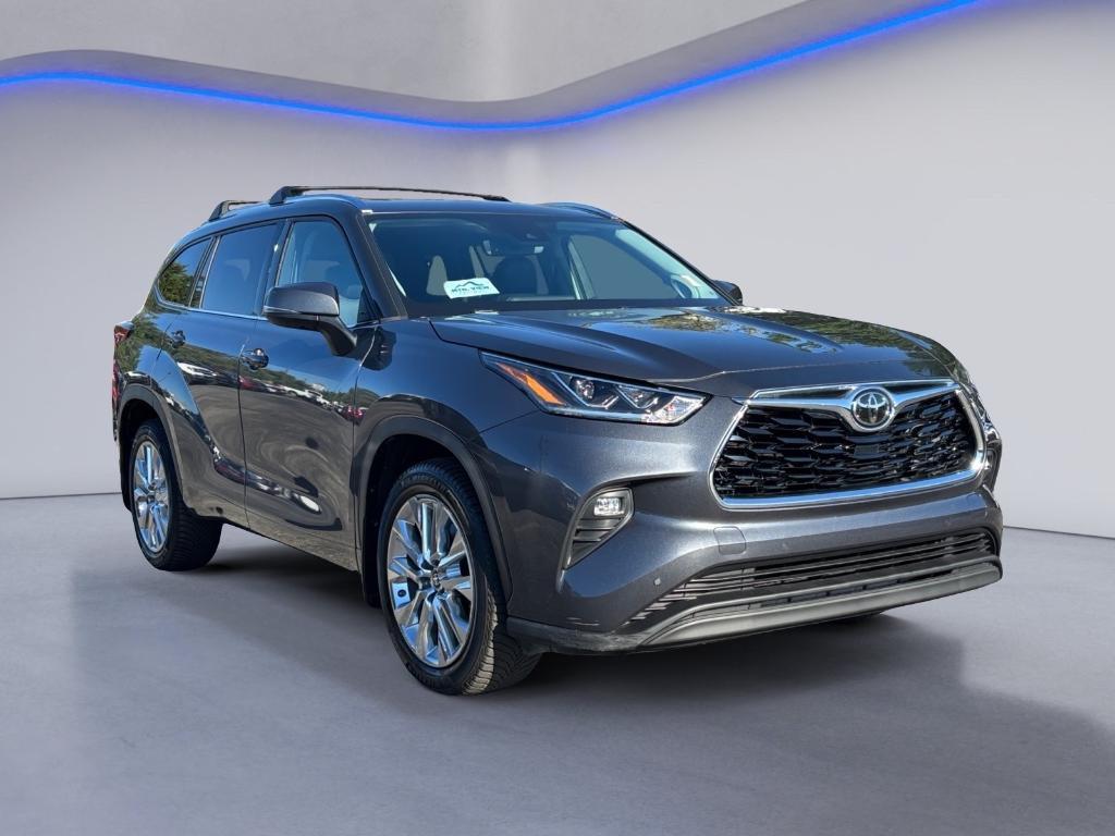 used 2020 Toyota Highlander car, priced at $32,747