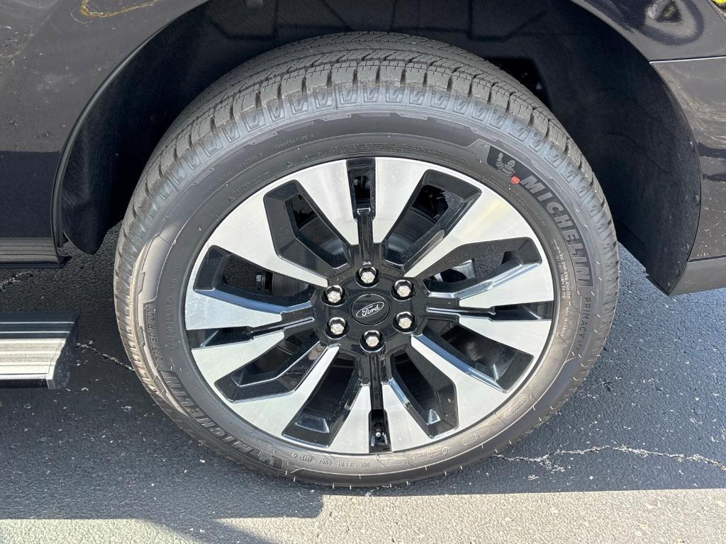 new 2025 Ford Expedition car, priced at $77,650