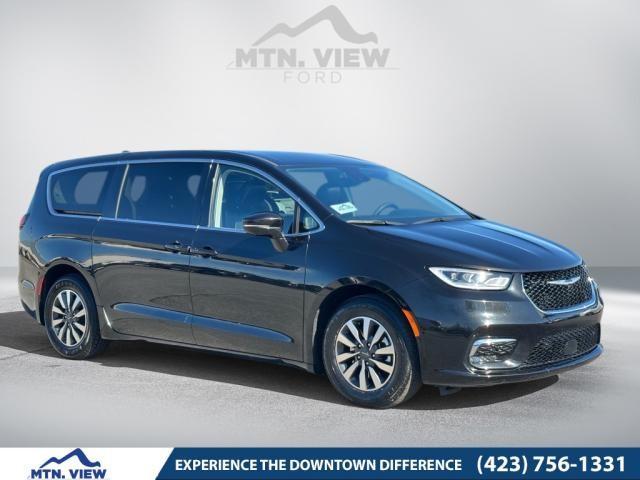 used 2022 Chrysler Pacifica Hybrid car, priced at $22,946