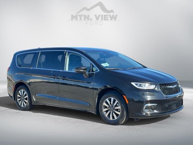 used 2022 Chrysler Pacifica Hybrid car, priced at $22,946